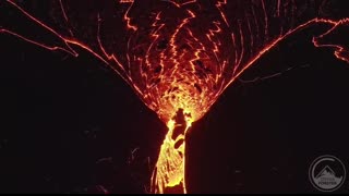 ICELANDIC VOLCANO ERUPTION 4K - Flying through the lava