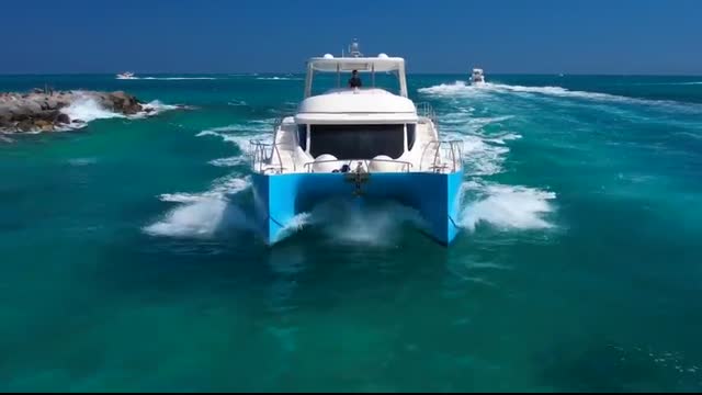HOTTEST GIRLS AT HAULOVER INLET! BOAT ZONE