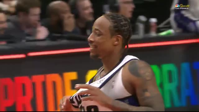 Russell Westbrook called for game costing foul after Avdija hit him with the ball