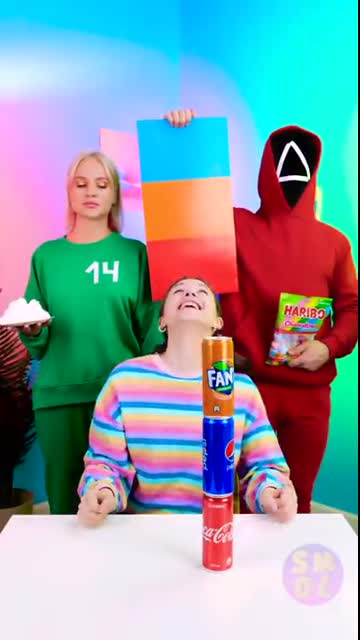 SQUID GAME CHALLENGE CAN YOU GUESS ALL THE COLORS   Funny TikTok challenges by SMOL #shorts