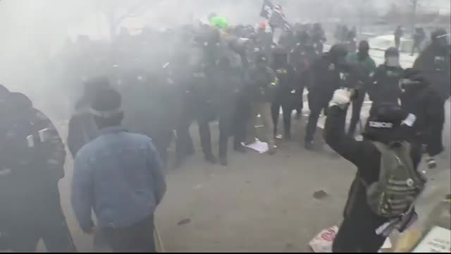 MN protesters clash with feds at Whipple Building