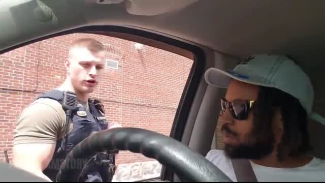 Fearless Man Dëmolishēs 5 Cops