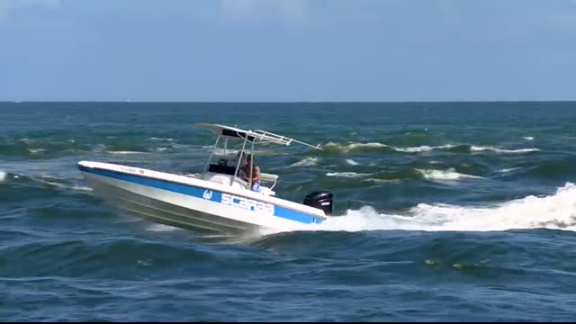 BOATS CROSS THE MOST DANGEROUS INLET IN FLORIDA !!   Boats at Haulover Inlet