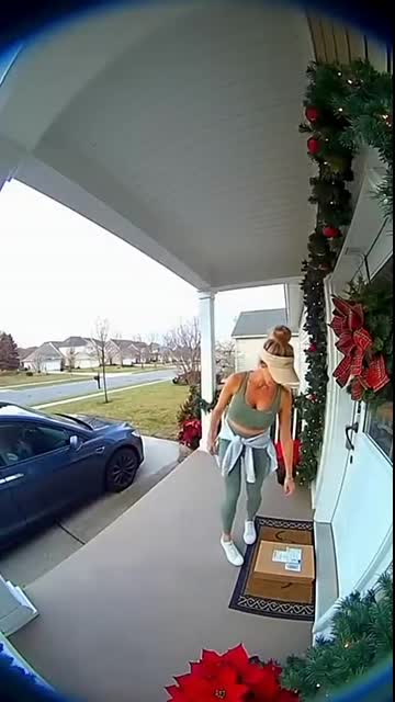 ??Lululemon Pilates Mom Thought “iPad”… Became a Screaming Pride Barbie ??