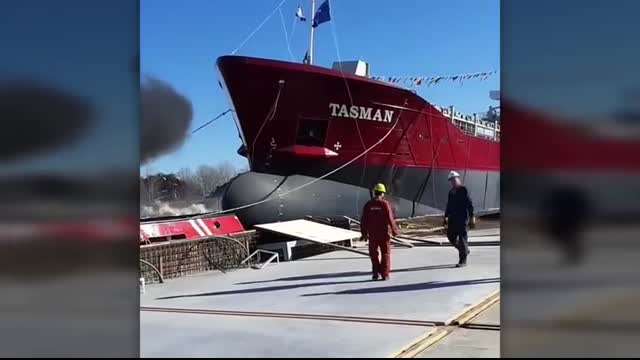 Ship Launch   10 Awesome Waves, FAILS and CLOSE CALLS