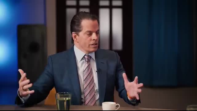 About the first seven weeks of Donald Trump's presidency    Anthony Scaramucci   Buitenhof