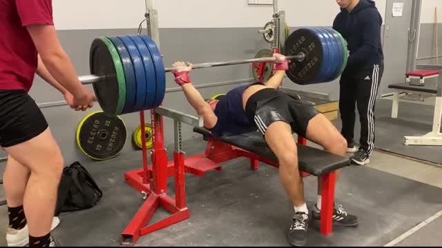 200kg raw benchpress @18y o & 72kg bw