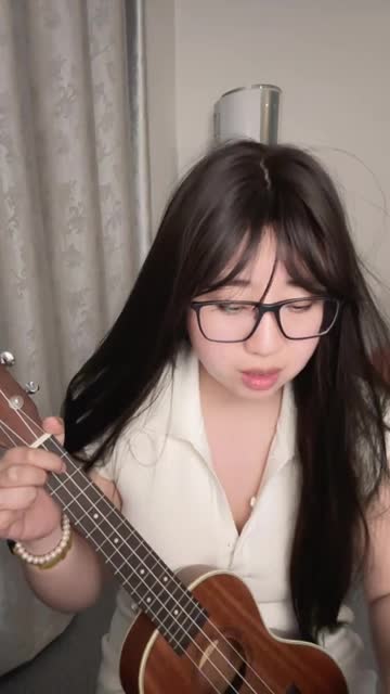 G.E.M.-光年之外 LIGHT YEARS AWAY(電影《太空潛航者 Passengers》中文主題曲)cover by Tracy #翻唱 #光年之外 #ukulele
