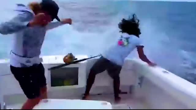 Idiots in Boats Caught on Camera