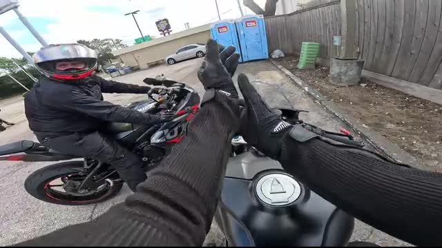 High Speed Superbikes Blast Past Cops With Ease