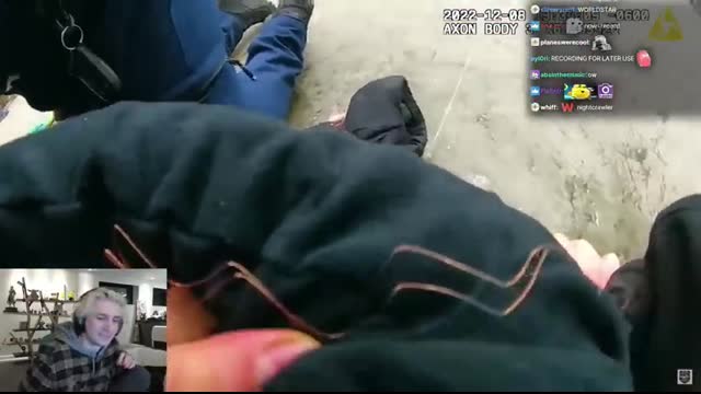 Armed Shoplifter Rushes Officer During Escape   xQc Reacts