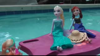 POOL ! Elsa and Anna toddlers - Barbie is the lifeguard - splash