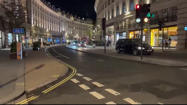 ??London City Nightlife  Summer Night in Central London - August 2023   London Night Walk 4K HDR