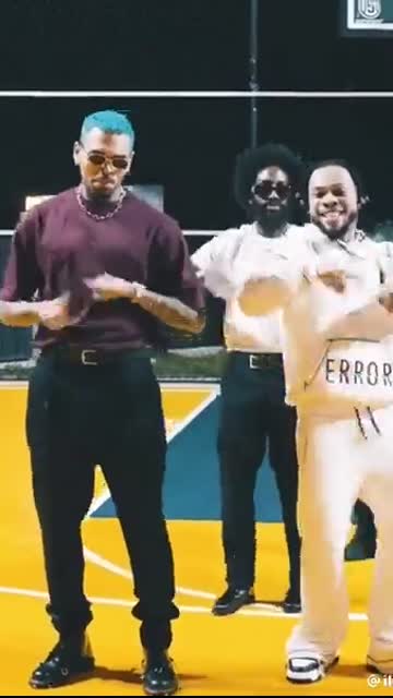 Chris Brown dancing to Unavailable ? check the moves ♨️