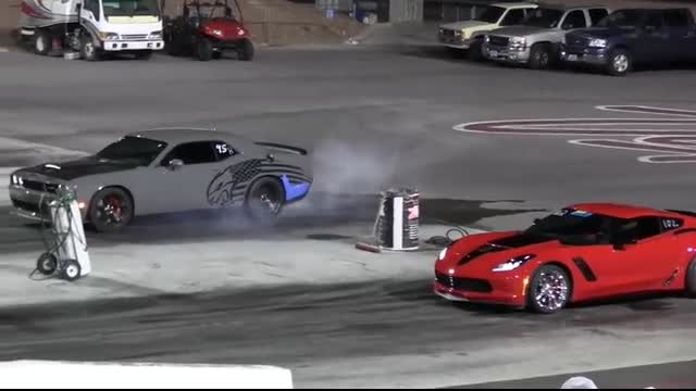 Hellcat vs Z06 Corvette - drag racing