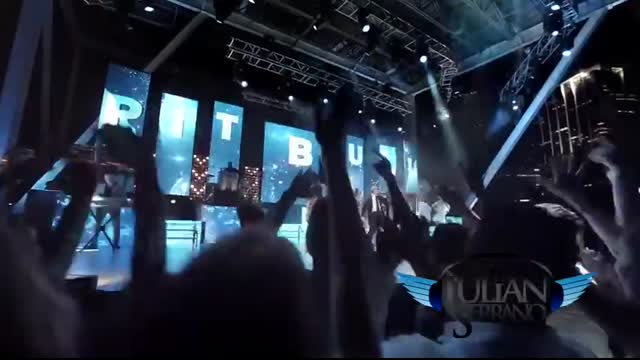 Pitbull - Echa Pa' Lla  Sube Las Manos Pa Arriba  ( Un Official   Un Oficial   Live   En Vivo )