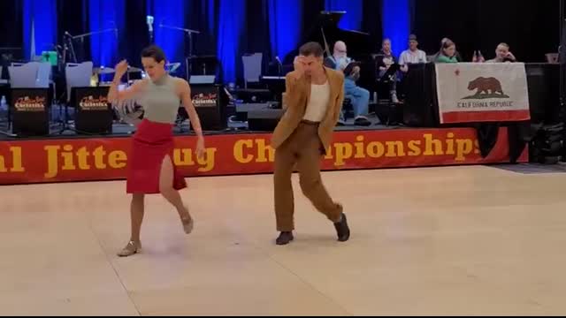 Mr and Mrs Smooth demonstrating the art of Simply Smooth Swagger - Watch! Be Cool