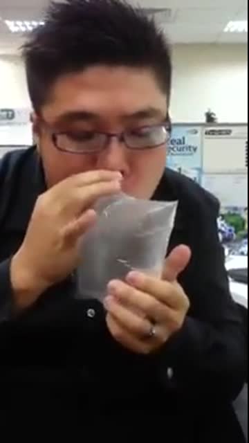 Magic Tricks Singapore - Visual! Any zip lock bag, no holes, no set up!!