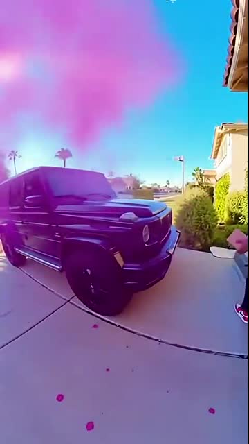 ? LV Drip Guy Steals Box… FUCHSIA PINK BOMB in His G-Wagon ??