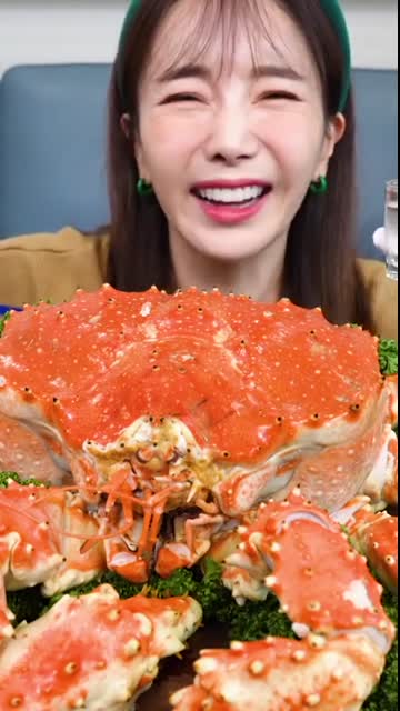 [Mukbang ASMR] 4.2KG Giant King Crab ? in Korean Fish Market! Eatingshow Ssoyoung.