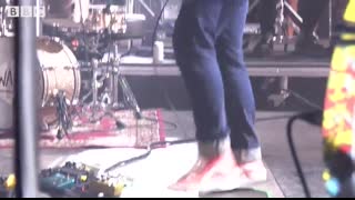 Tom Walker - Leave A Light On (Glastonbury 2019)