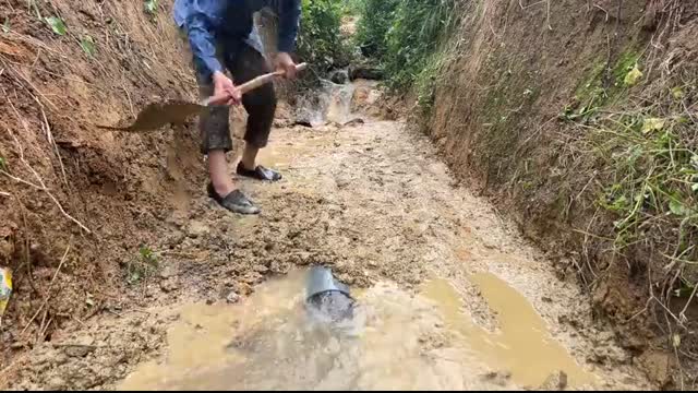 Construction of mini hydroelectric power with Francis turbine
