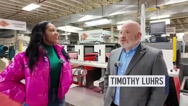 Dropping 3,000 POUNDS of confetti takes a team. Meet the man behind the NYE tradition   NYC POV