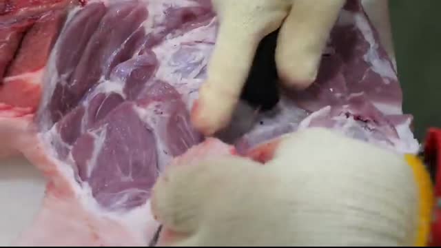 Amazing speed! Super-fast deboning of over 150 pigs per day   Korean food factory