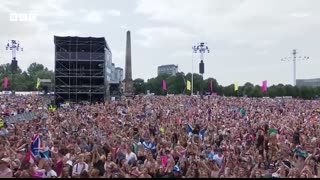 Tom Walker performs Leave A Light On live at TRNSMT   TRNSMT 2025   BBC Scotland