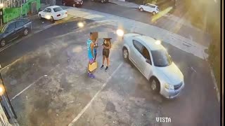 Graphic Video Man Shoots Two Would-be Robbers, California Police Say