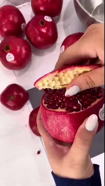 Quick & Easy Way to Peel Pomegranate easiest method to de-seed pomegranates quickly