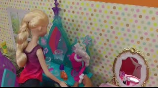 Ice bath !  Elsa & Anna toddlers ! Bubbles - Foam