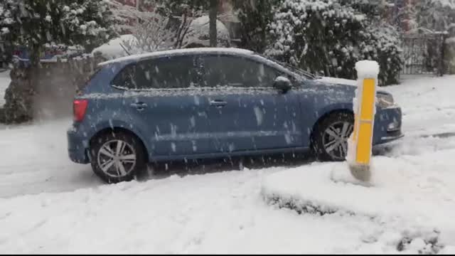 Cars slipping, sliding and crashing in heavy snow in Gloucestershire