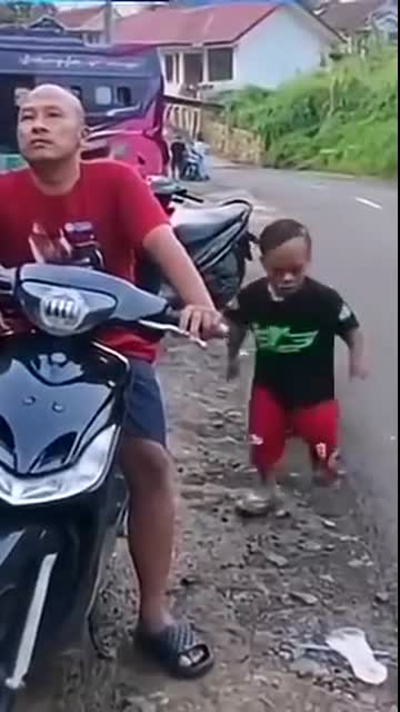 ?They Found Money on Ground… What Happens Next Will Have You Crying Laughing ???”  #viralmoment